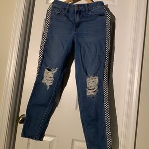 Distressed jeans with checkered ribbon on the side